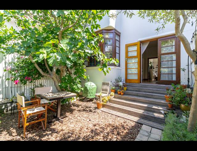 1.5 BEDROOM APARTMENT FOR SALE IN ORANJEZICHT